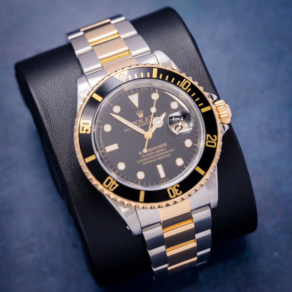 Rolex Submariner 16613 Steel & Yellow Gold Black Dial – dial close-up