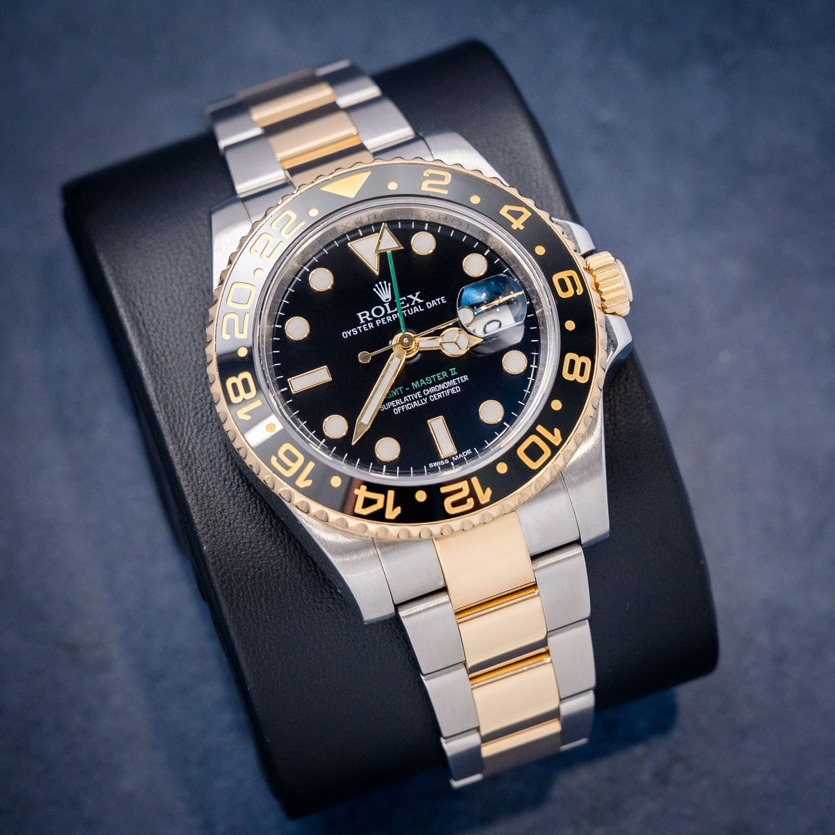 Rolex GMT-Master II 116713LN Steel & Yellow Gold – dial close-up