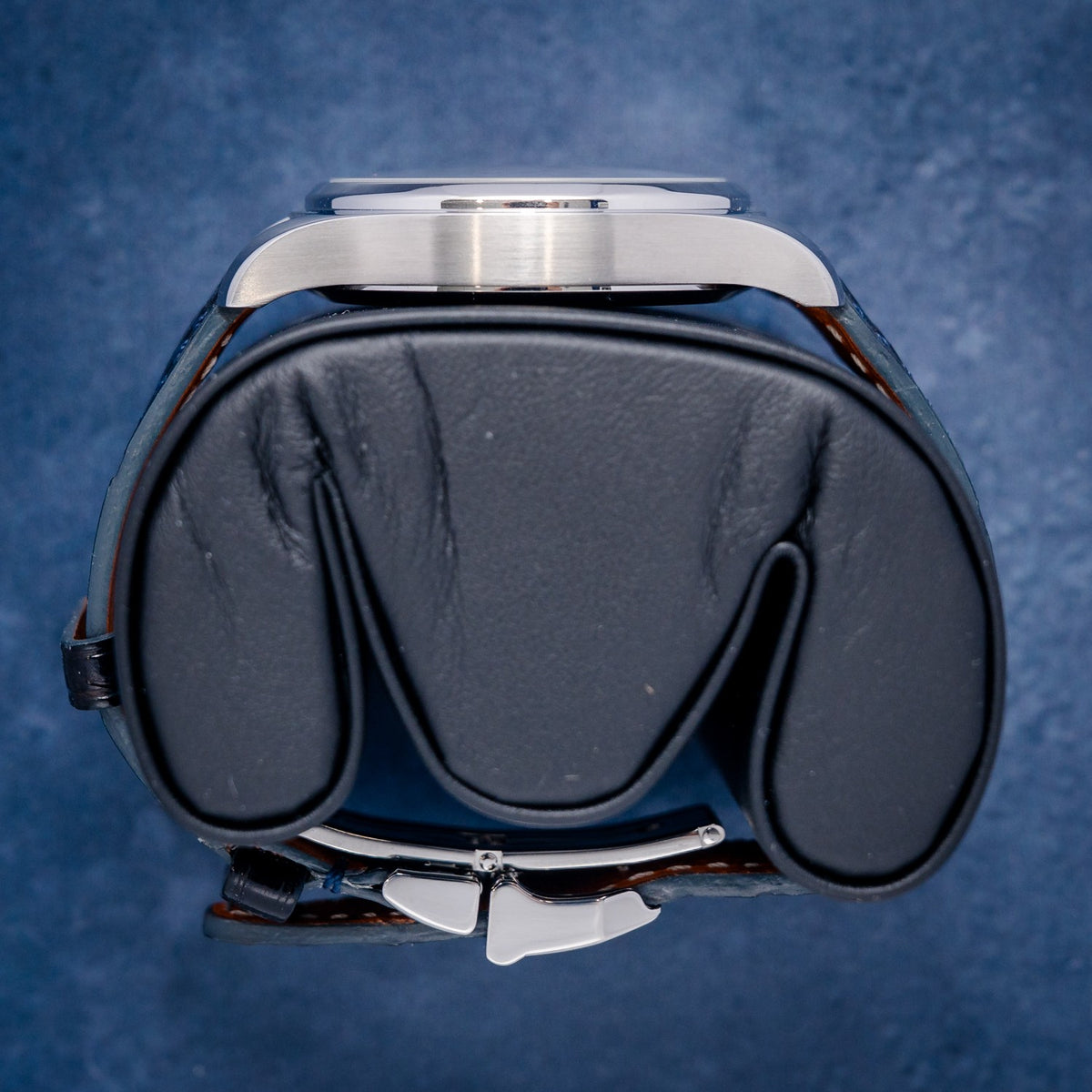 IWC Schaffhausen Pilot Automatic IW324008 Blue Dial – caseback