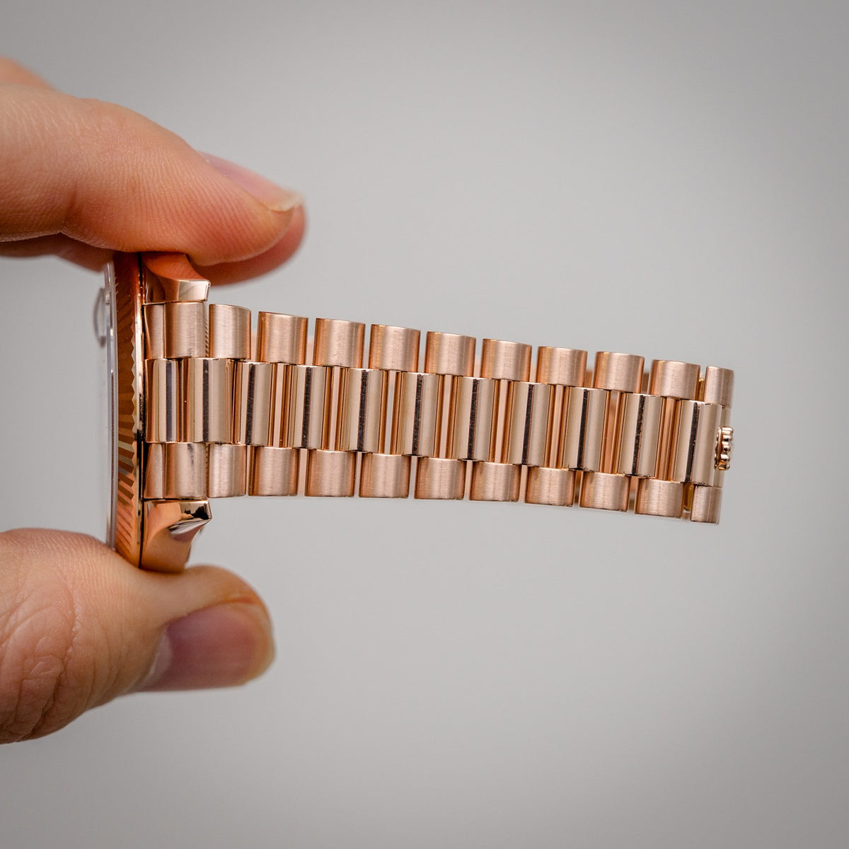 Rolex Day-Date 228235 Rose Gold Olive Green Dial – bracelet