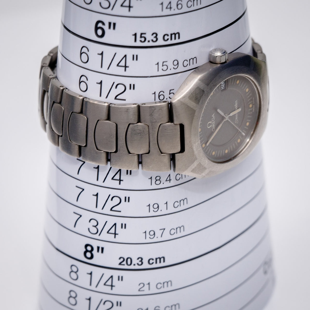Omega Seamaster Titane Quartz 120M – detail