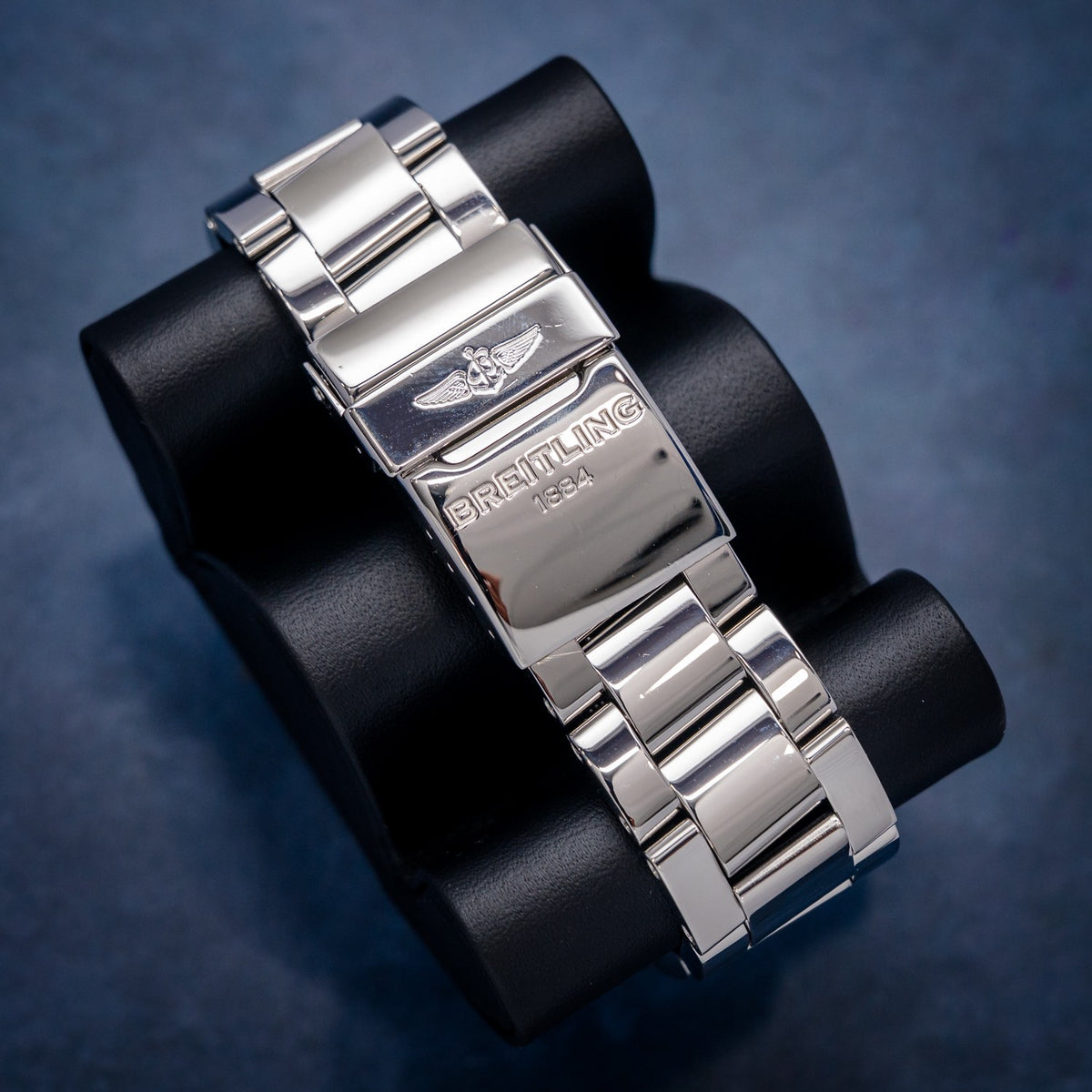 Breitling Super Avenger A13371 Steel Navy Dial – detail
