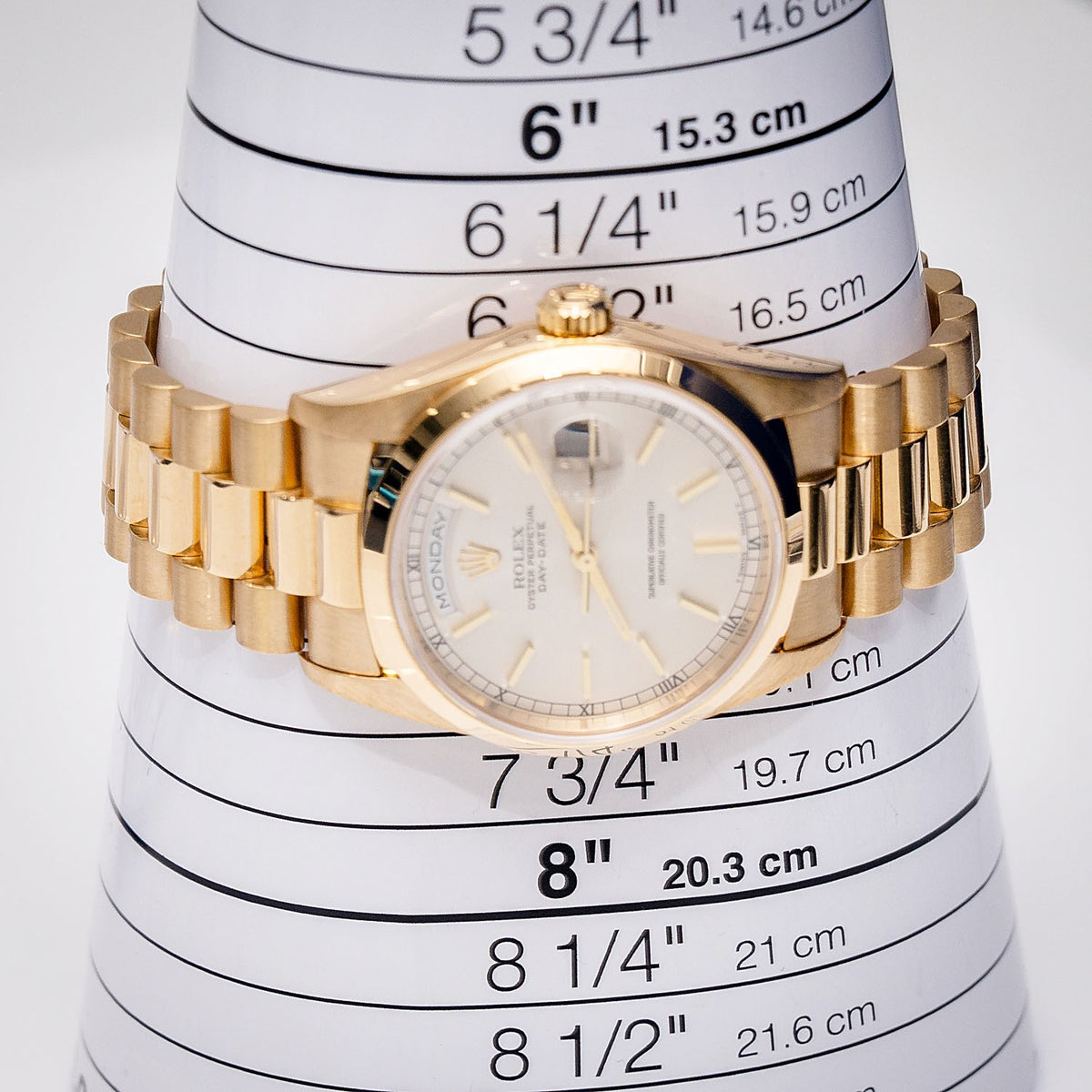 Rolex Day-Date 18208 Yellow Gold Champagne Stick Dial – detail