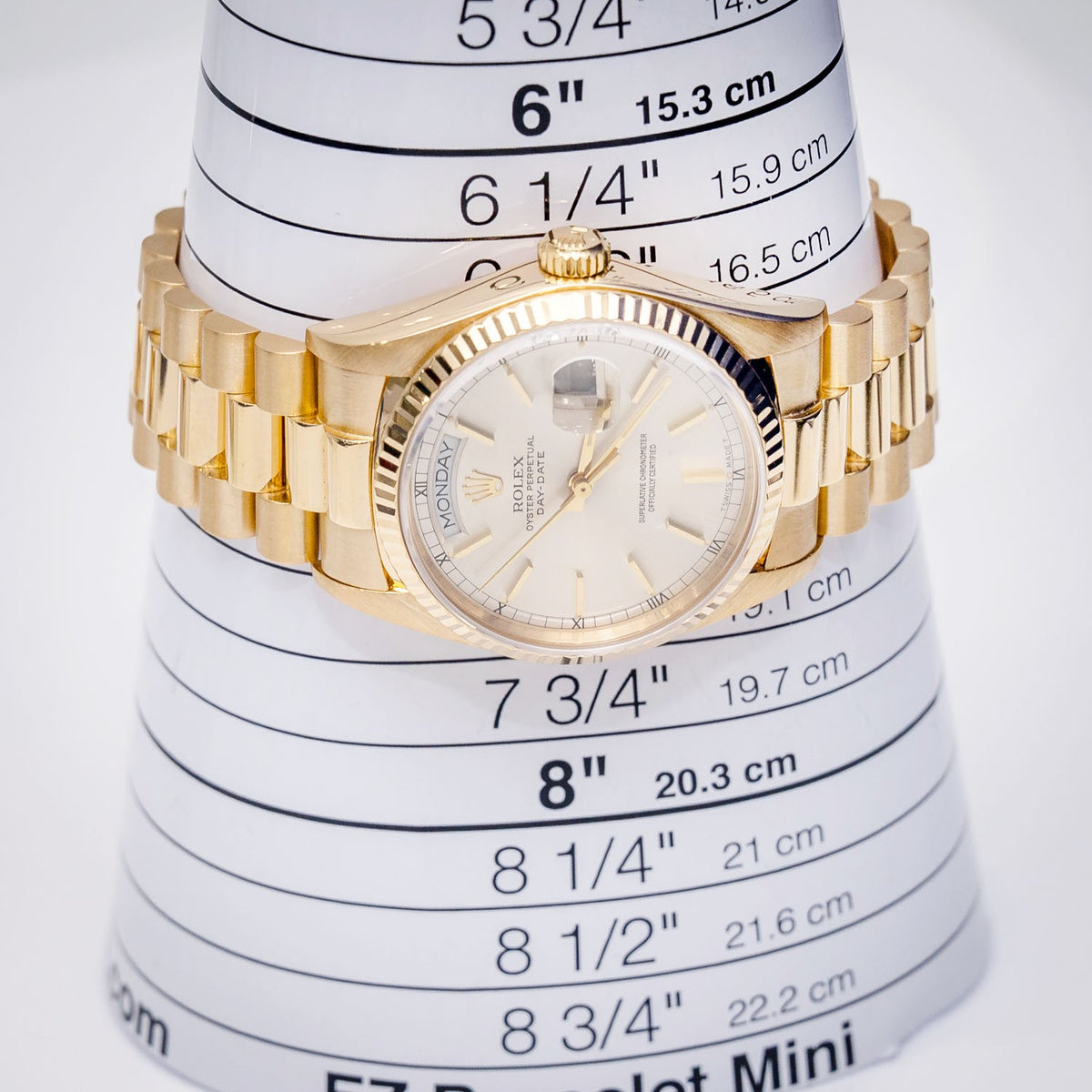 Rolex Day-Date 18038 Yellow Gold Silver Stick Dial – detail