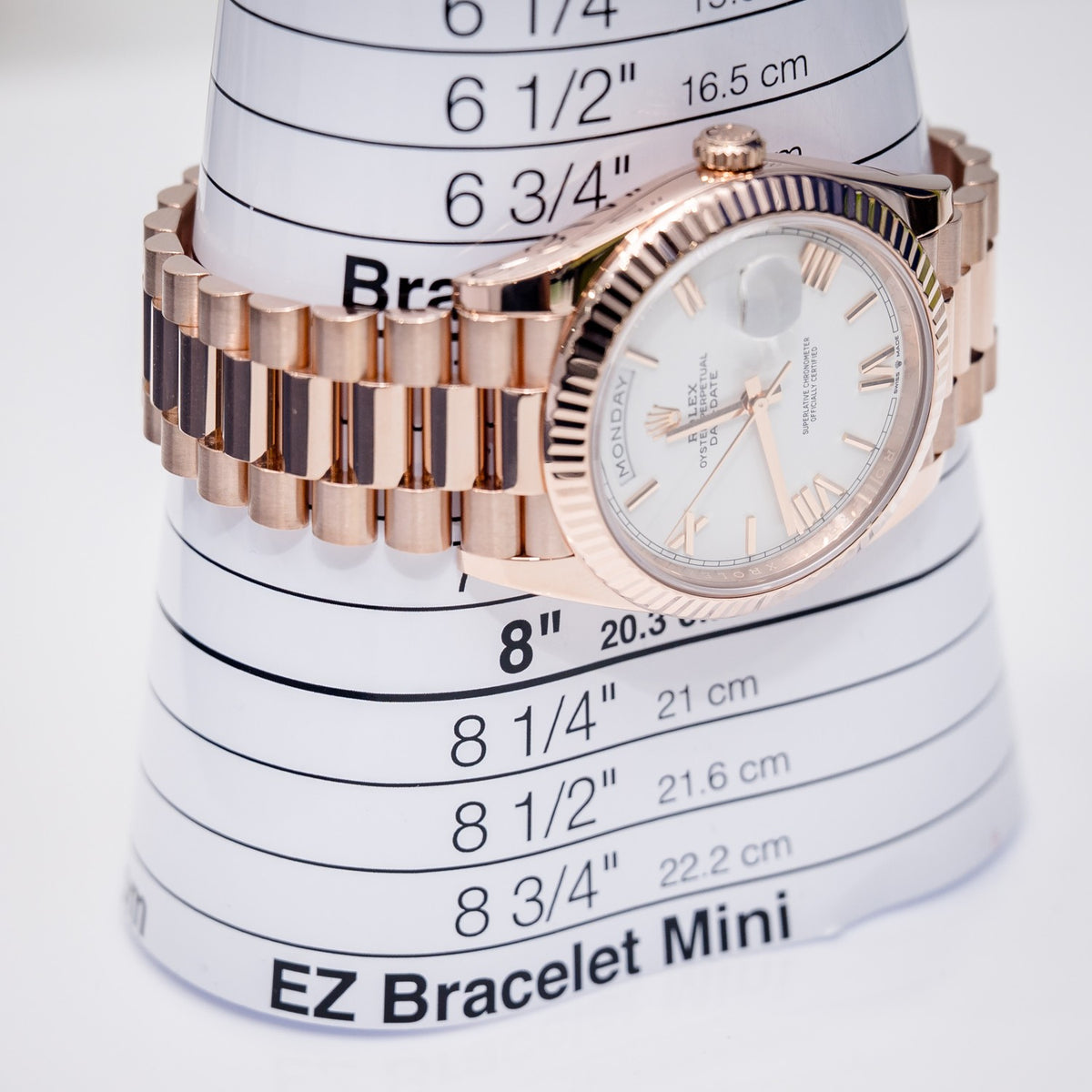Rolex Day-Date 228235 Rose Gold Roman Dial – detail