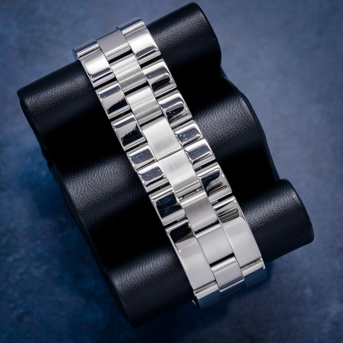 Cartier Roadster 2510 / W62025V3 Steel – box & papers