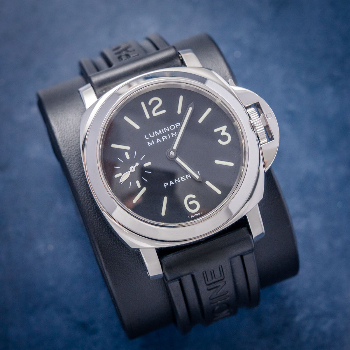 Panerai PAM00111 Luminor Marina Rubber Strap PAM00111 (PAM111) – dial close-up