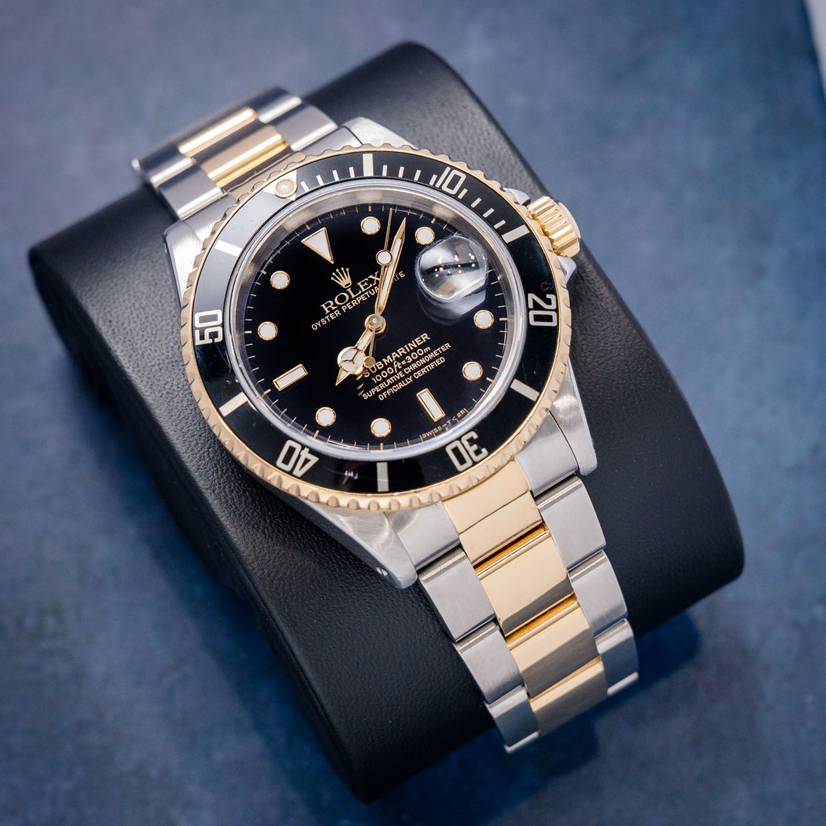 Rolex Submariner 16613 Steel & Yellow Gold Black Dial – dial close-up