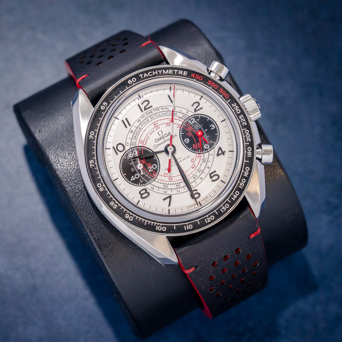 Omega Speedmaster Chronoscope Co-Axial 329.30.43.51.02.002 Silver Dial – dial close-up