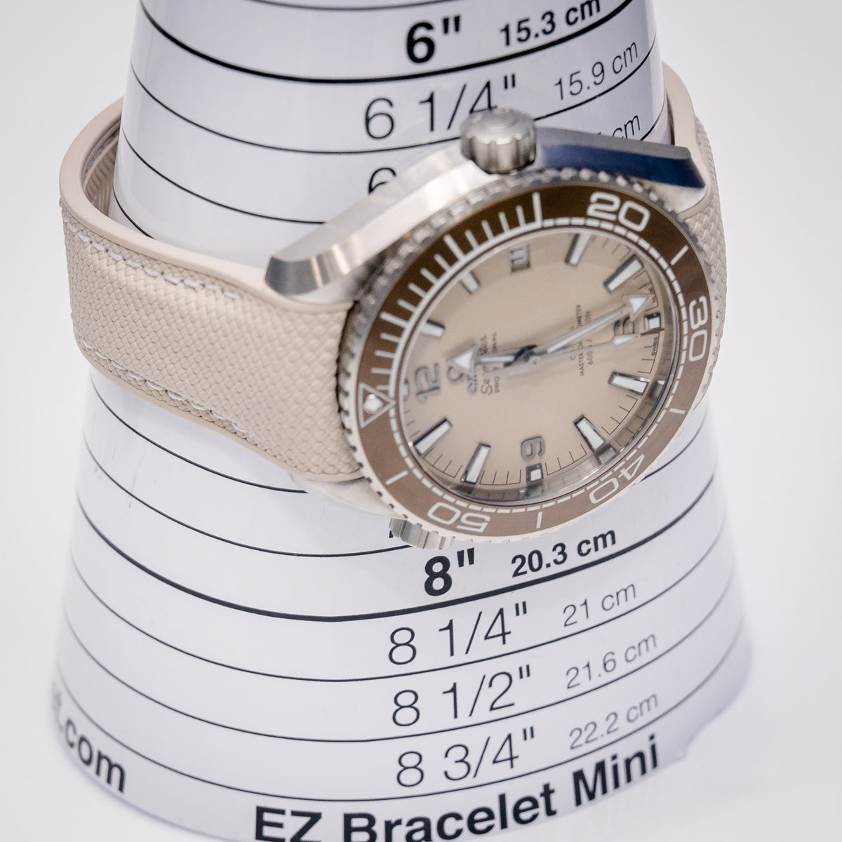 Omega Seamaster Planet Ocean 600M 215.32.44.21.09.001 Steel Beige Dial – detail