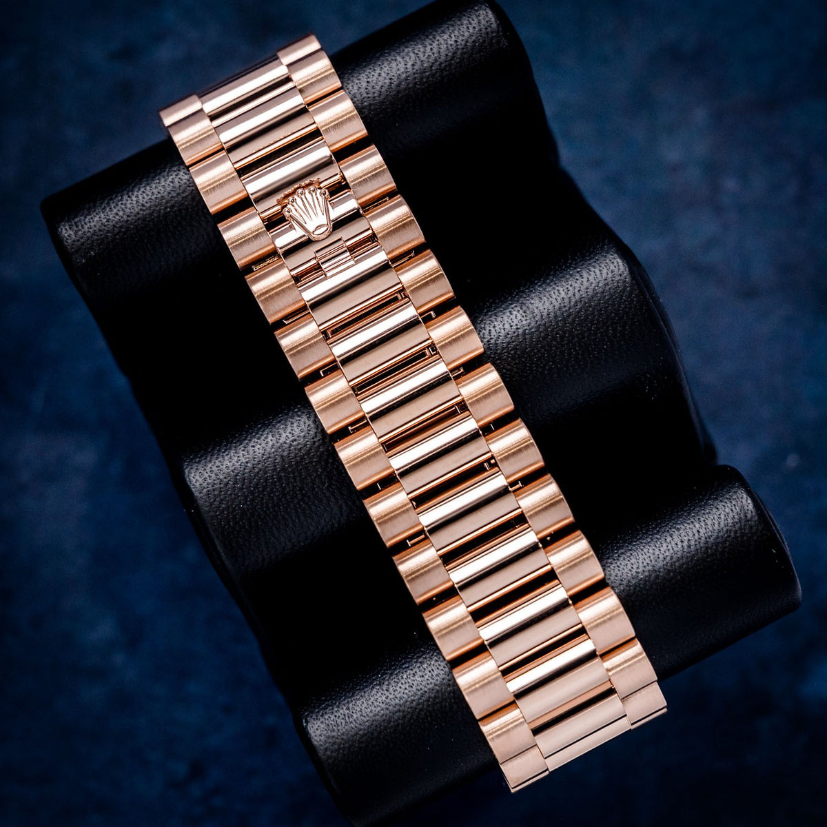 Rolex Day-Date 228235 Rose Gold Chocolate Baguette Dial – clasp