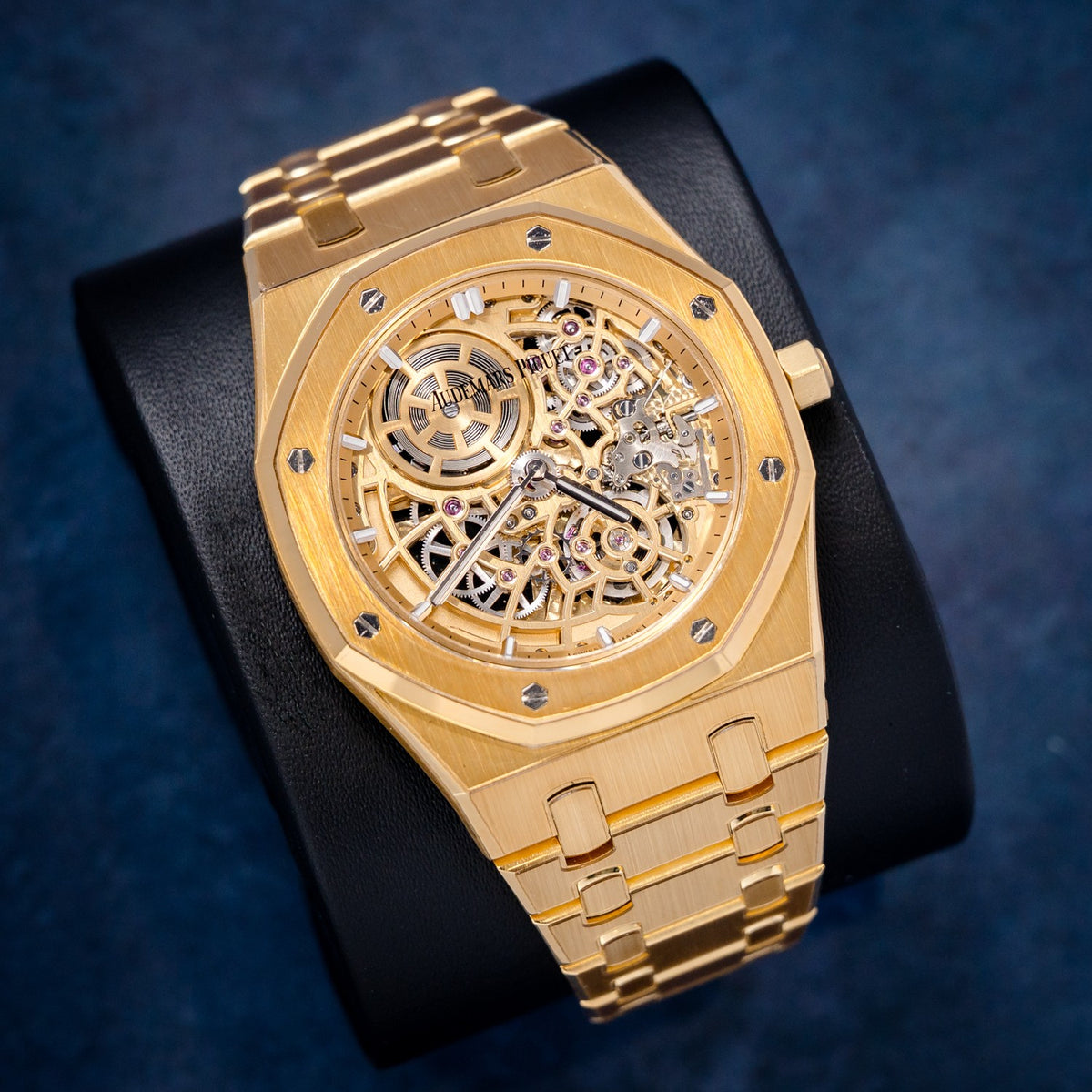 Audemars Piguet Royal Oak 16204BA.OO.1240BA.01 Yellow Gold – dial close-up