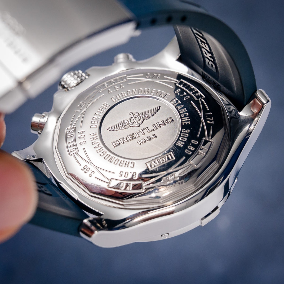 Breitling Super Avenger A13371 Steel Navy Dial – detail