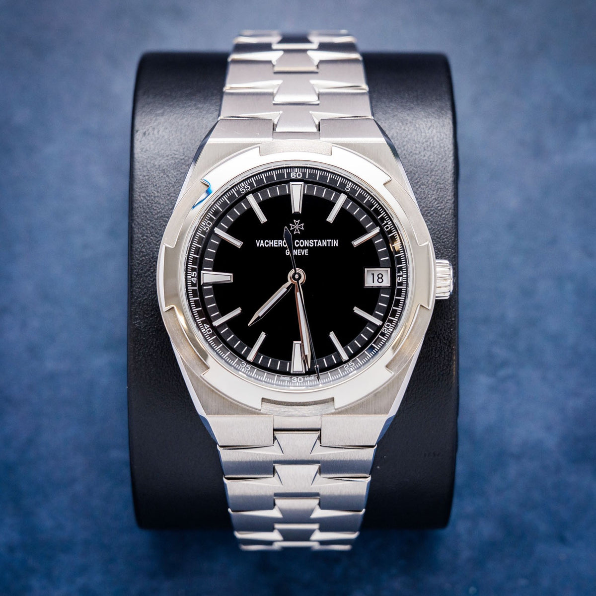 Vacheron Constantin Overseas 4520V/210A-B483 Black Dial – front