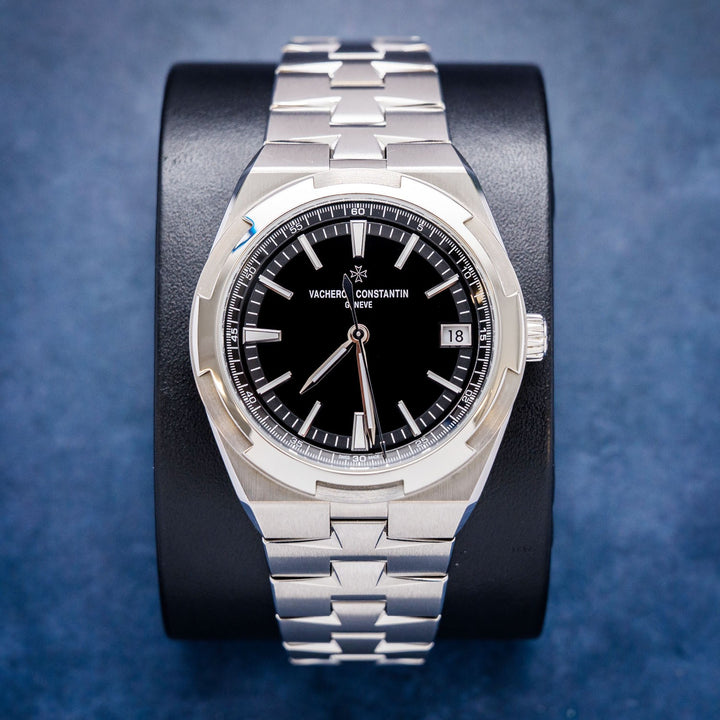 Vacheron Constantin Overseas 4520V/210A-B483 Black Dial – front