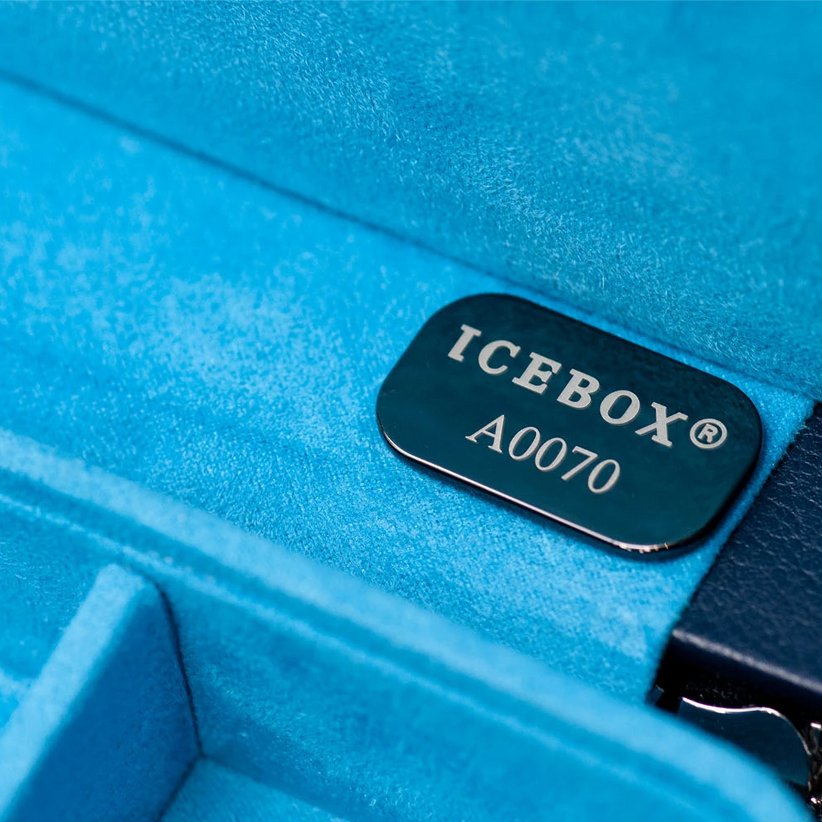 Icebox Large Traveler Case in navy, 4-watch capacity, detail view 5