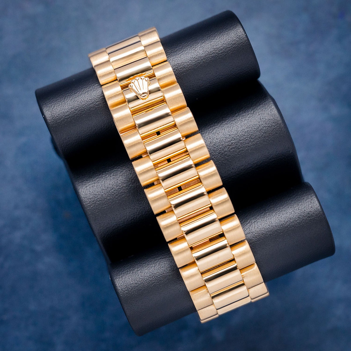 Rolex Day-Date 18238 Yellow Gold Blue Stick Dial – clasp