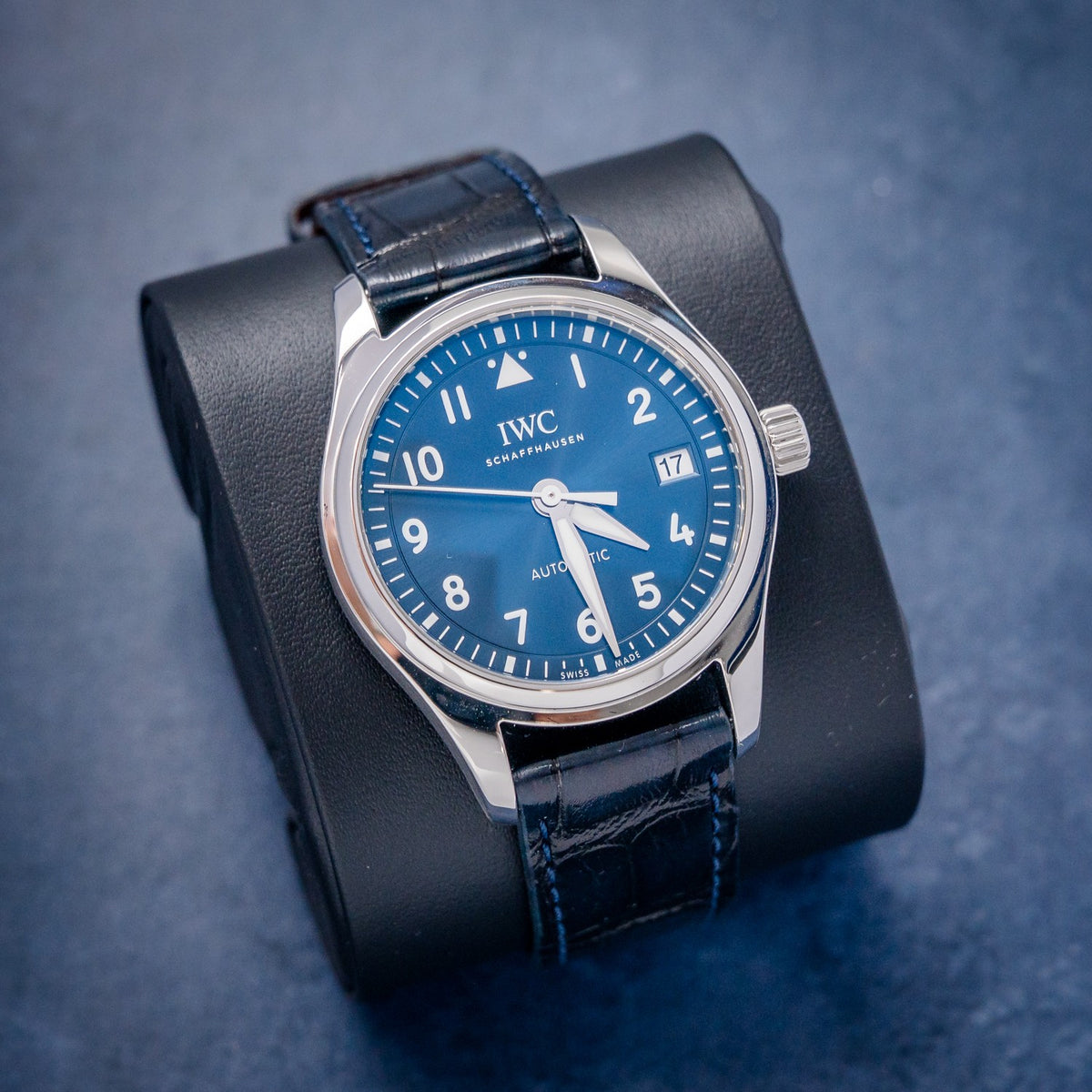 IWC Schaffhausen Pilot Automatic IW324008 Blue Dial – dial close-up