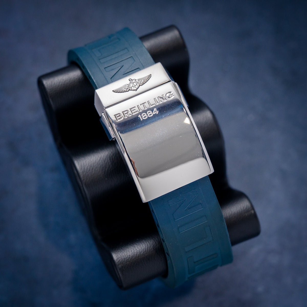Breitling Super Avenger A13371 Steel Navy Dial – detail