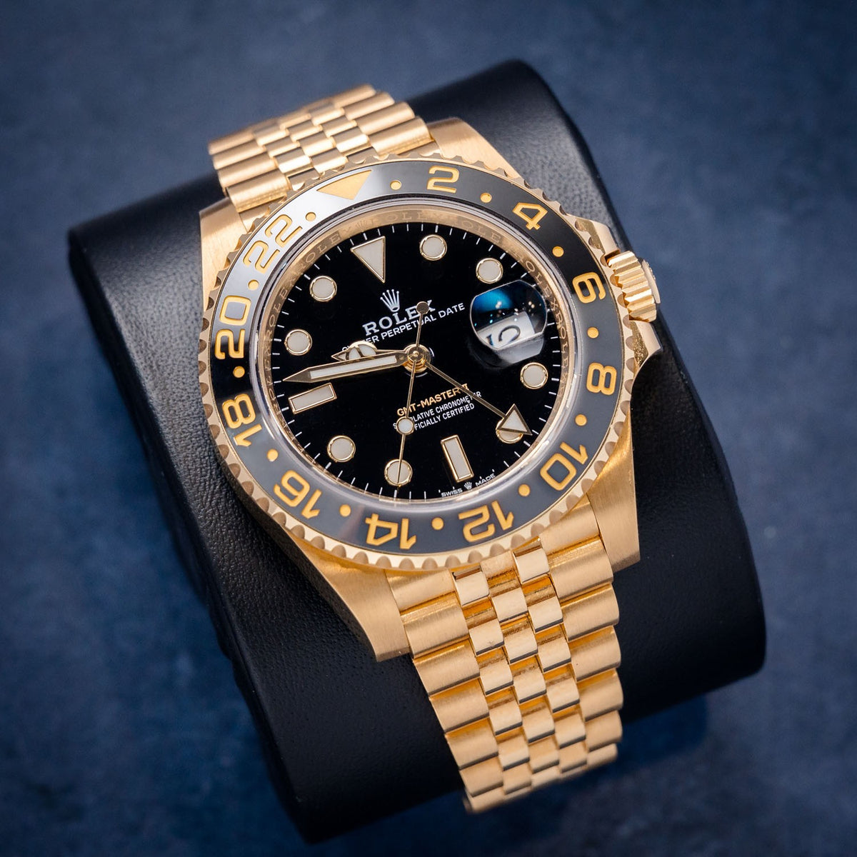 Rolex GMT-Master II 126718GRNR Yellow Gold – dial close-up