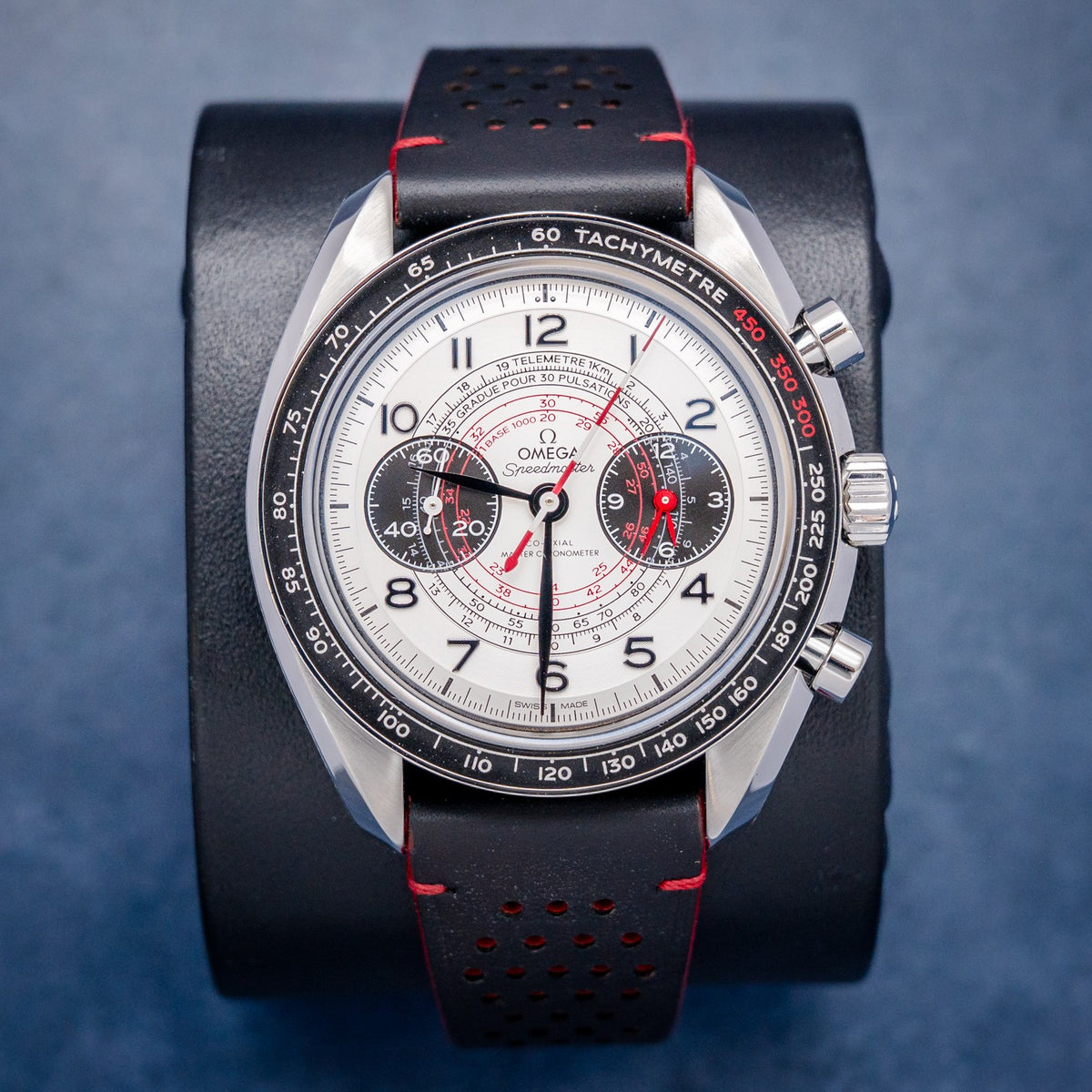 Omega Speedmaster Chronoscope Co-Axial 329.30.43.51.02.002 Silver Dial – front