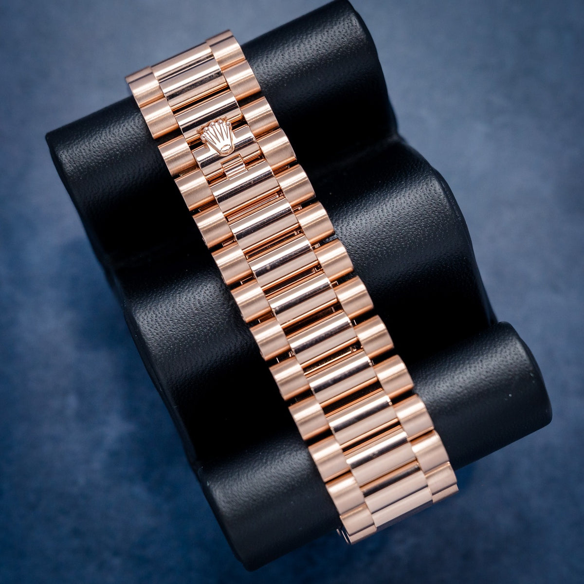 Rolex Day-Date 228235 Rose Gold Sundust Roman Dial – clasp