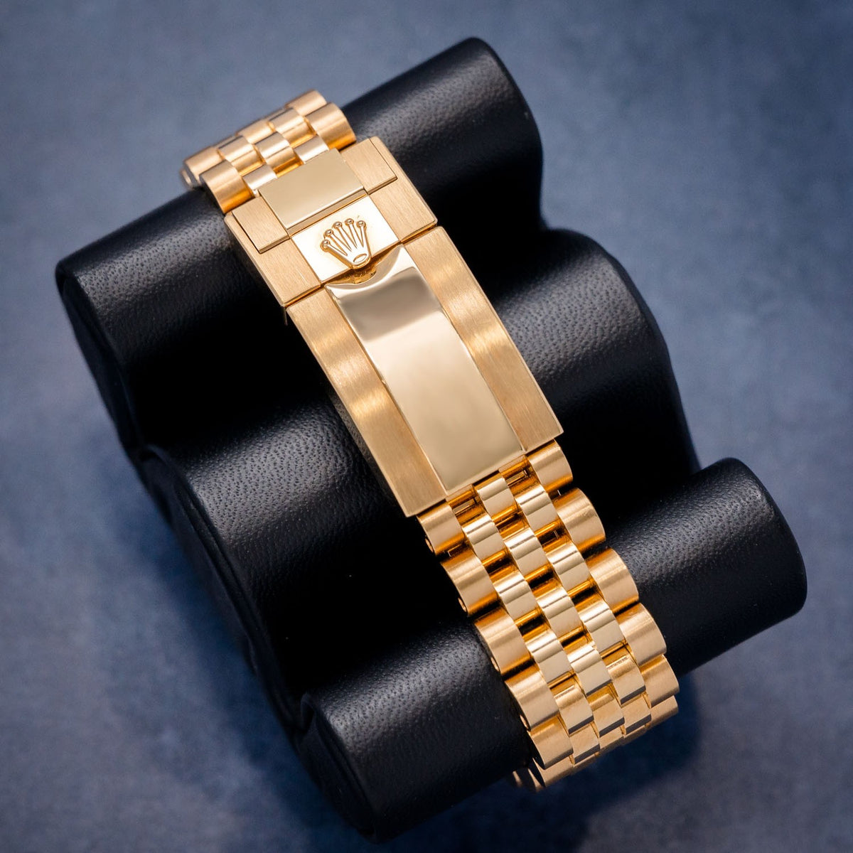 Rolex GMT-Master II 126718GRNR Yellow Gold – clasp