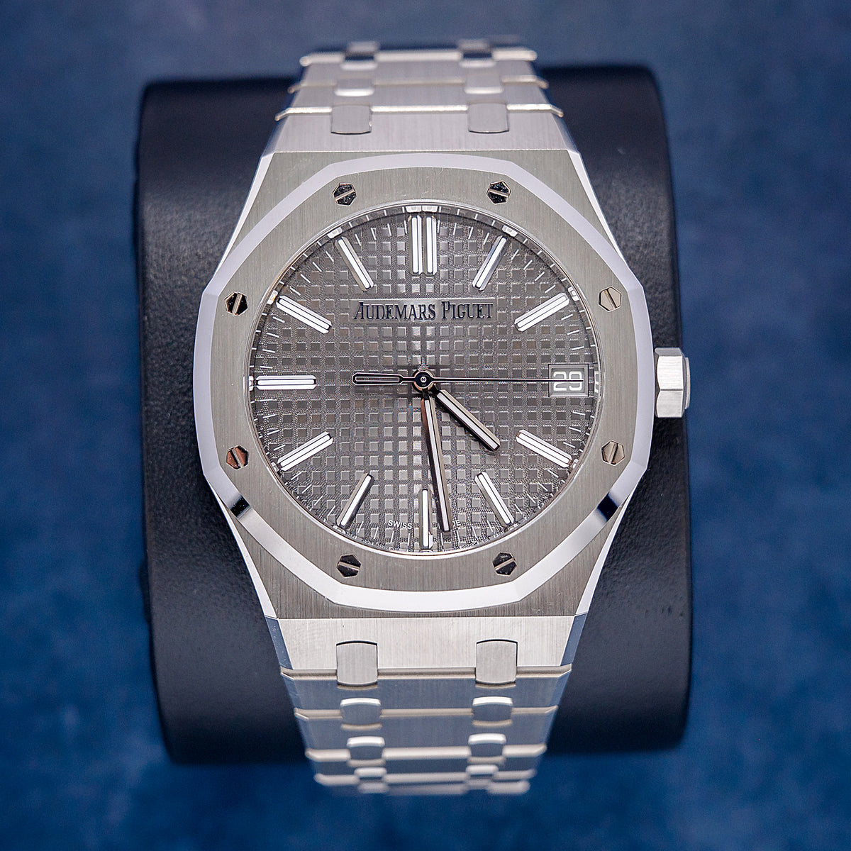 Audemars Piguet Royal Oak 15500ST.OO.1220ST.02 Steel Charcoal Waffle Dial – front