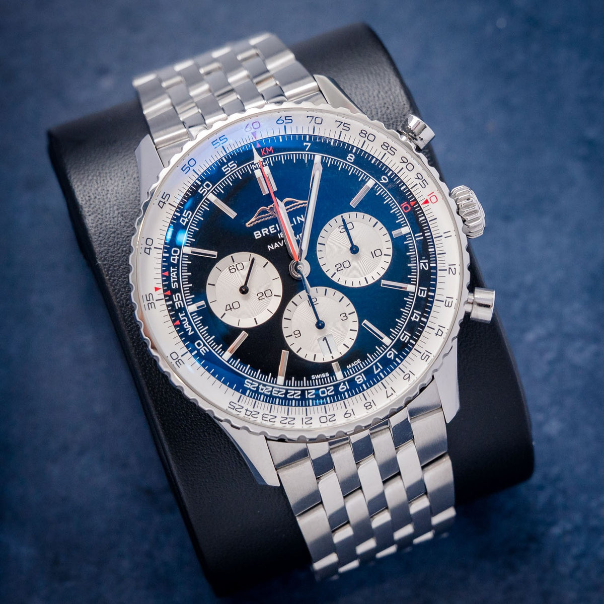 Breitling Navitimer 1 B01 Chronograph AB0137 – dial close-up