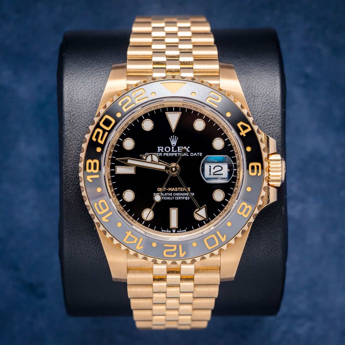 Rolex GMT-Master II 126718GRNR Yellow Gold – front