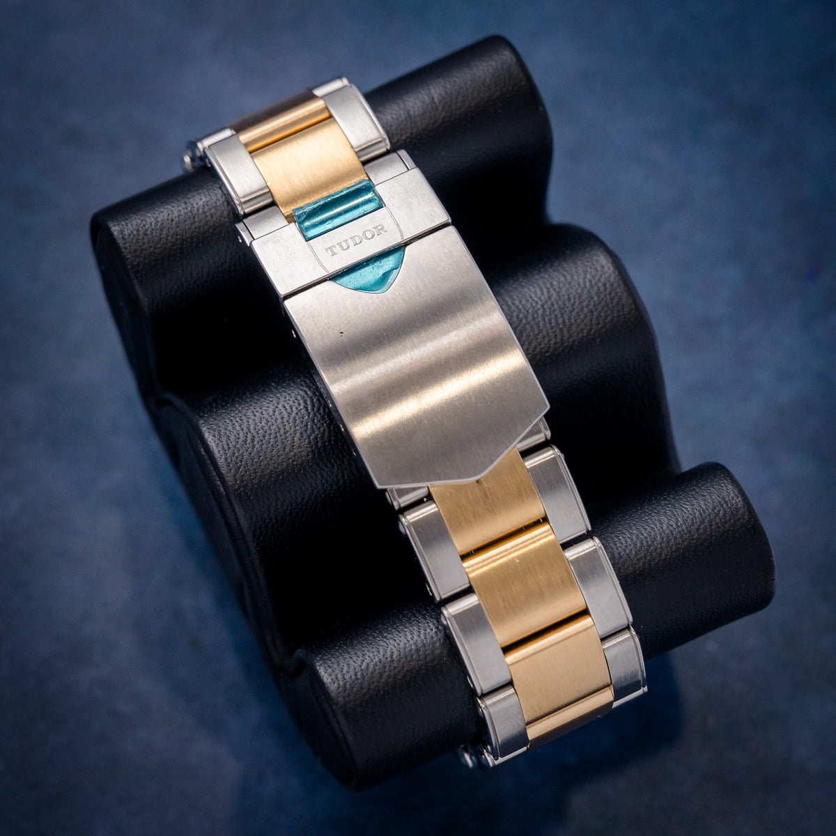 Tudor Black Bay M79363N Steel & Yellow Gold Champagne Dial – clasp