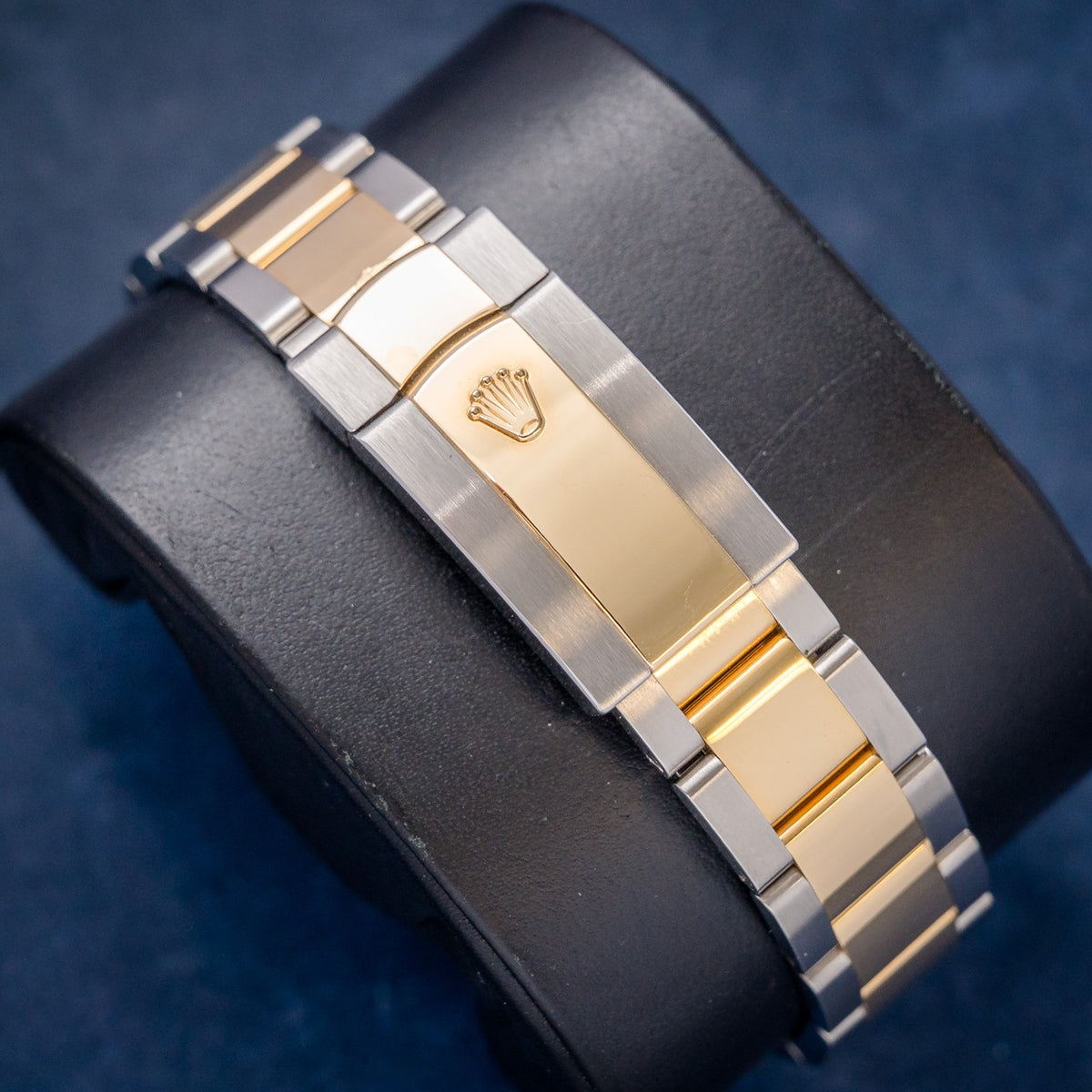 Rolex Datejust 126303 Steel & Yellow Gold Black Diamond Dial – clasp