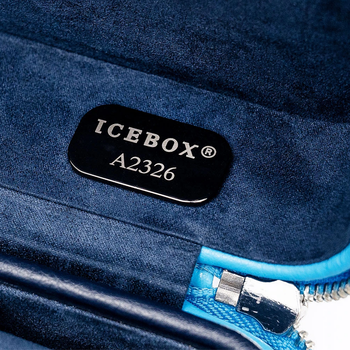 Icebox Medium Traveler Case in blue, 4-watch capacity, detail view 7
