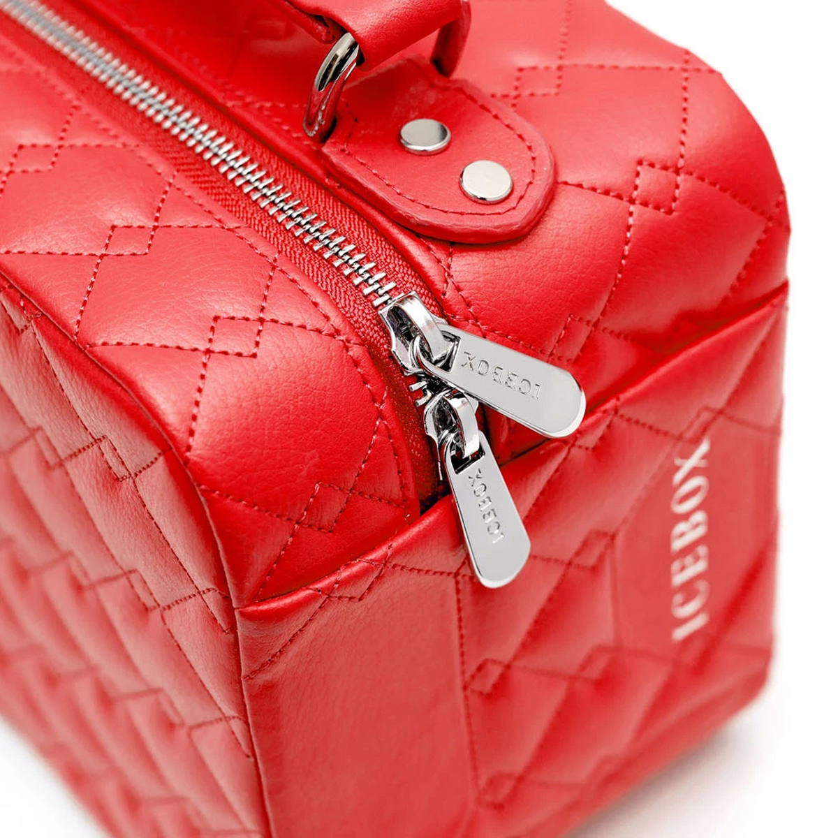 Icebox Medium Traveler Case in red, 4-sunglass capacity, detail view 5